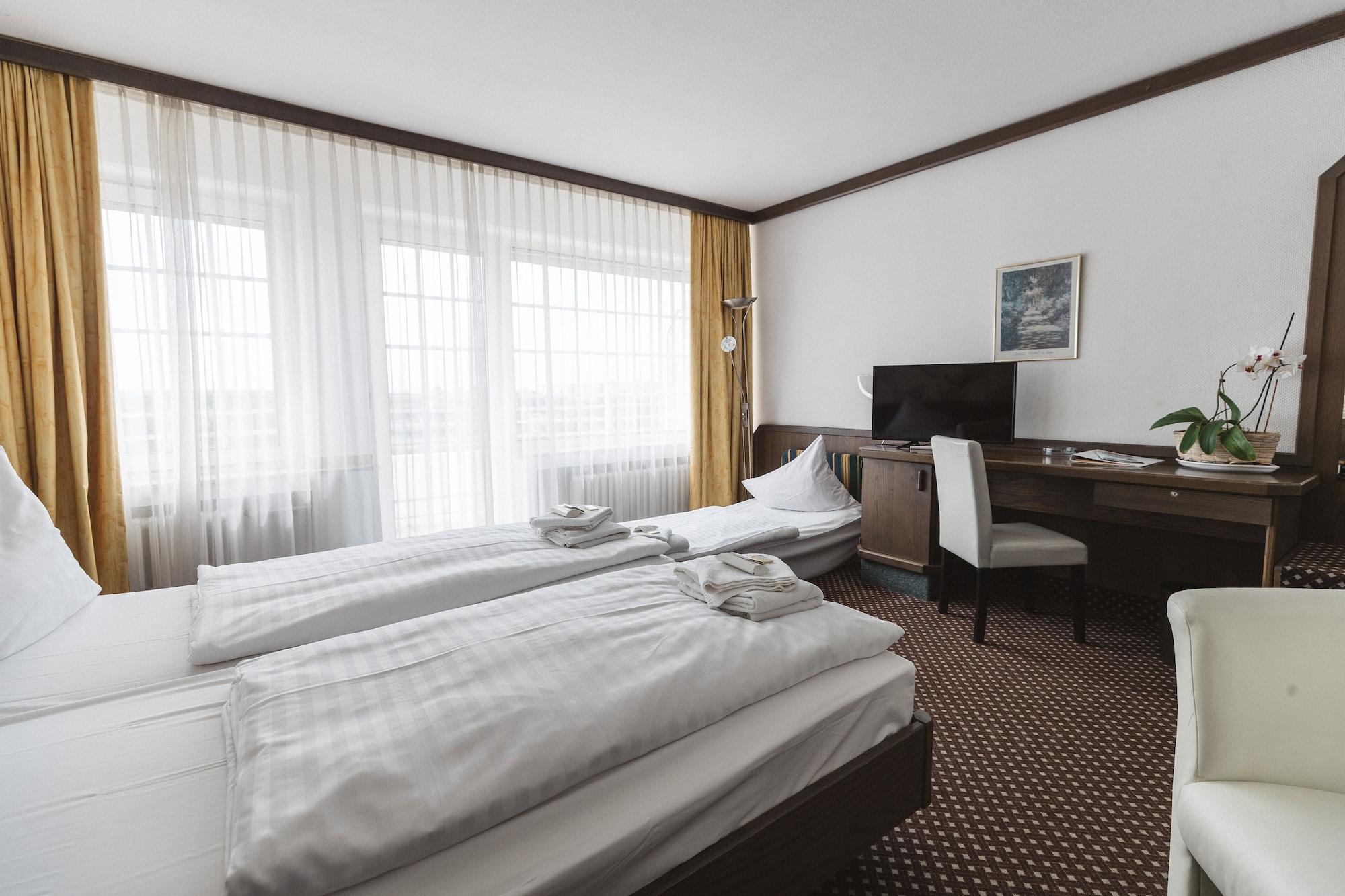 Terminal Hotel Koeln Buitenkant foto